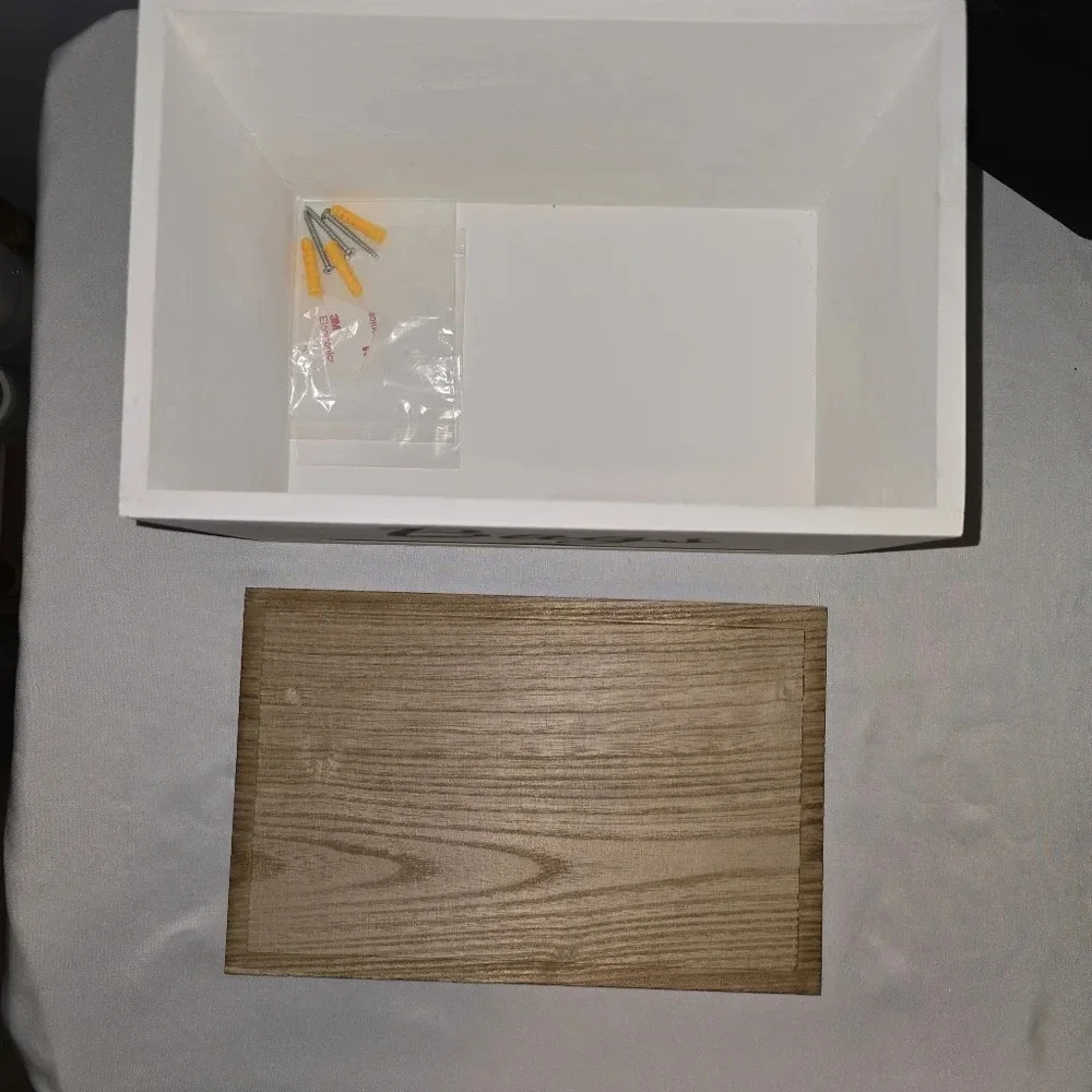 🆕🆕Wooden Bag Holder w/ Hinged Lid & Wall Mount - NEW IN BOX
